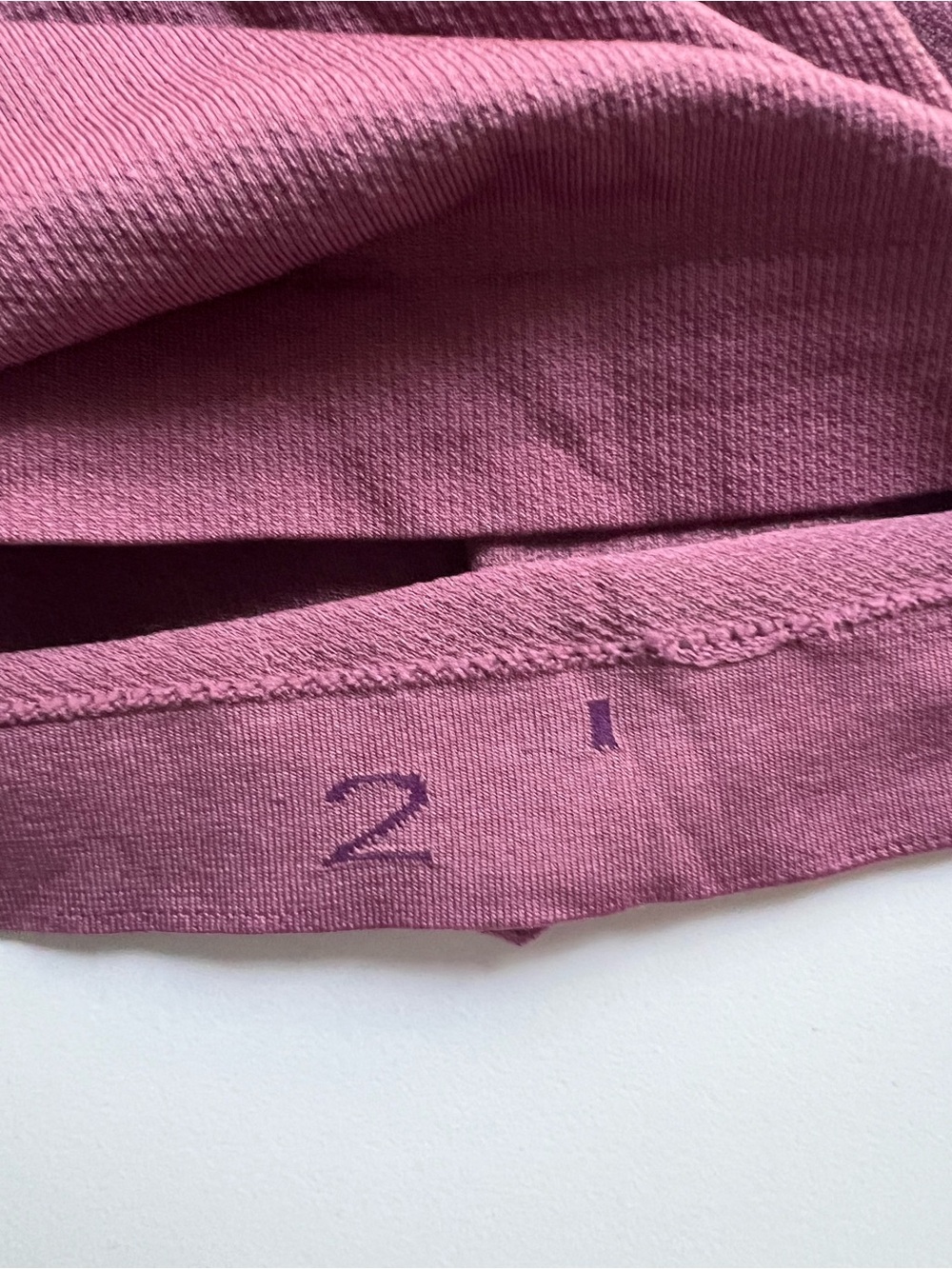 Lululemon Swiftly Tech Short Sleeve Crew
Figue Shirt Size 2 - Picture 4 of 4